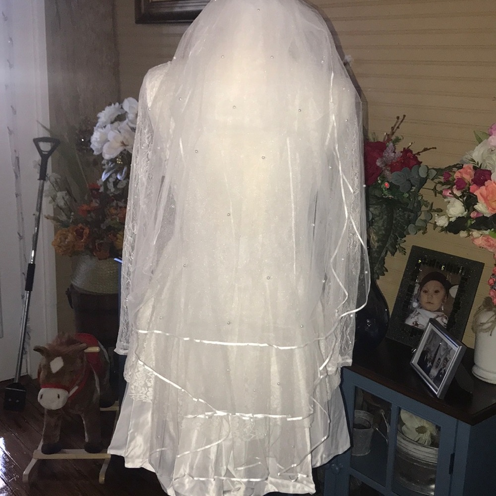 3 T white veil with comb,satin trim & pearlL#32